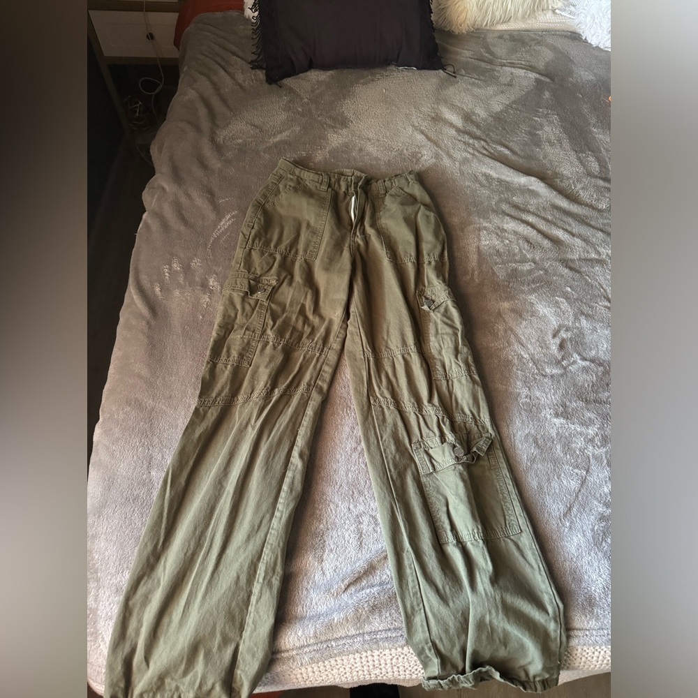 Women’s cargo jeans
